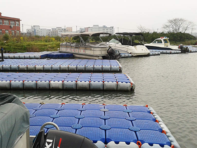 Flotador de tub de pontó